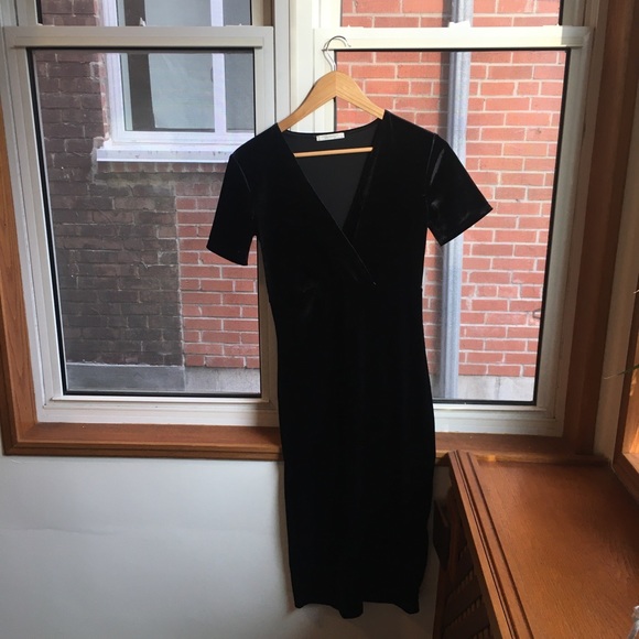 Zara Dresses & Skirts - Pretty form fitting velvet dress